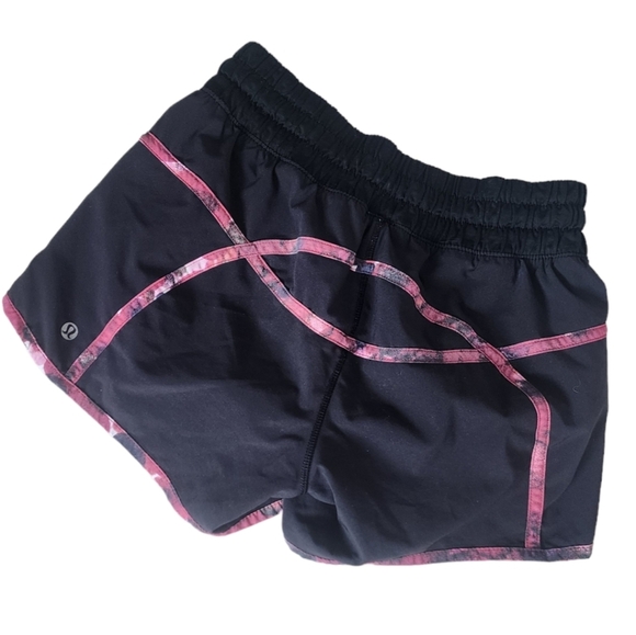 Lululemon Womens Running Tracker Short III Size 4 Zip Pocket Black Berry Rumble. - Picture 2 of 8